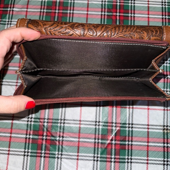 Blazin Roxx Brown Tooled Wallet - Picture 4 of 4